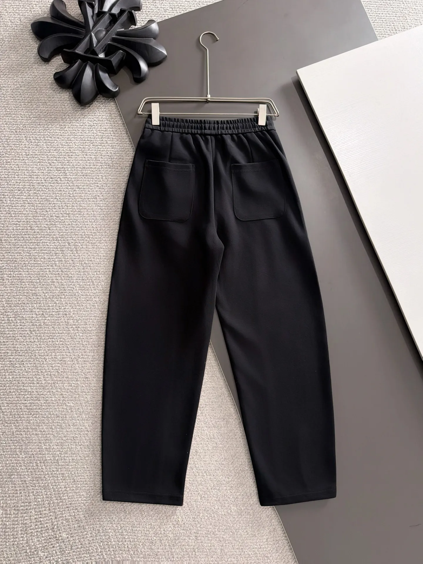 Next day shipment LP high quality Loro Piana 26ss autumn and winter new high-quality trousers Compare real-life details at will A perfect choice for autumn and winter. A must-have item. Sizes: M to 3XL (please state your height and weight when placing an order)